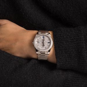 36mm Rose Gold Day Date Watch Luxury and Functionality - Image 5