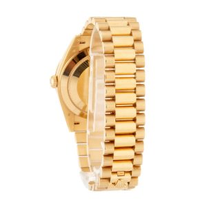 228206 Arabic Edition: A Cultural Treasure in Leather - Image 4